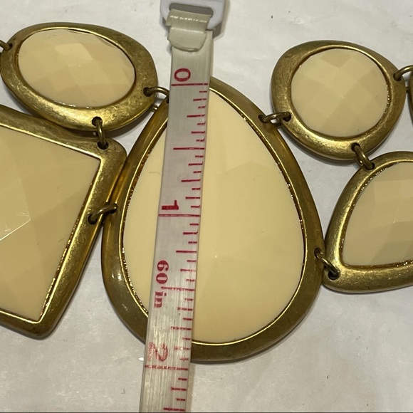 Cream & Antiqued Gold Tone Statement Necklace - Picture 5 of 8